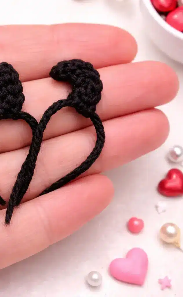 Crochet heart pattern free devil horns detail for the Valentine heart plush