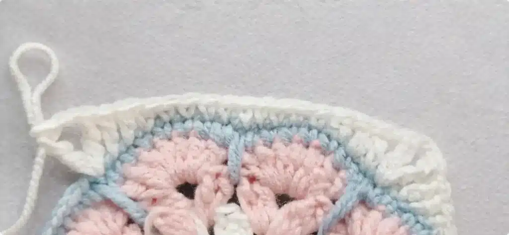 Pastel floral granny square crochet pattern white border round forming square corners